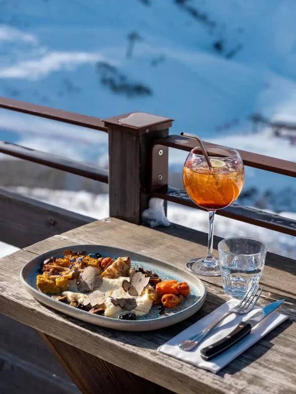 déjeuner Chez Pépé Nicolas terrasse hiver ski 3 Vallées